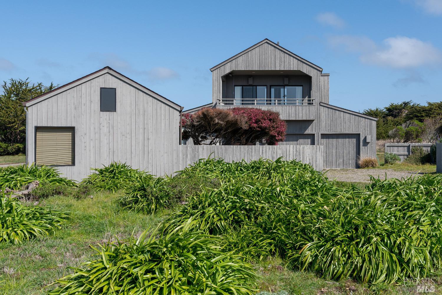 Detail Gallery Image 1 of 38 For 41940 Mizzen Mast Unkn, The Sea Ranch,  CA 95497 - 4 Beds | 3/1 Baths