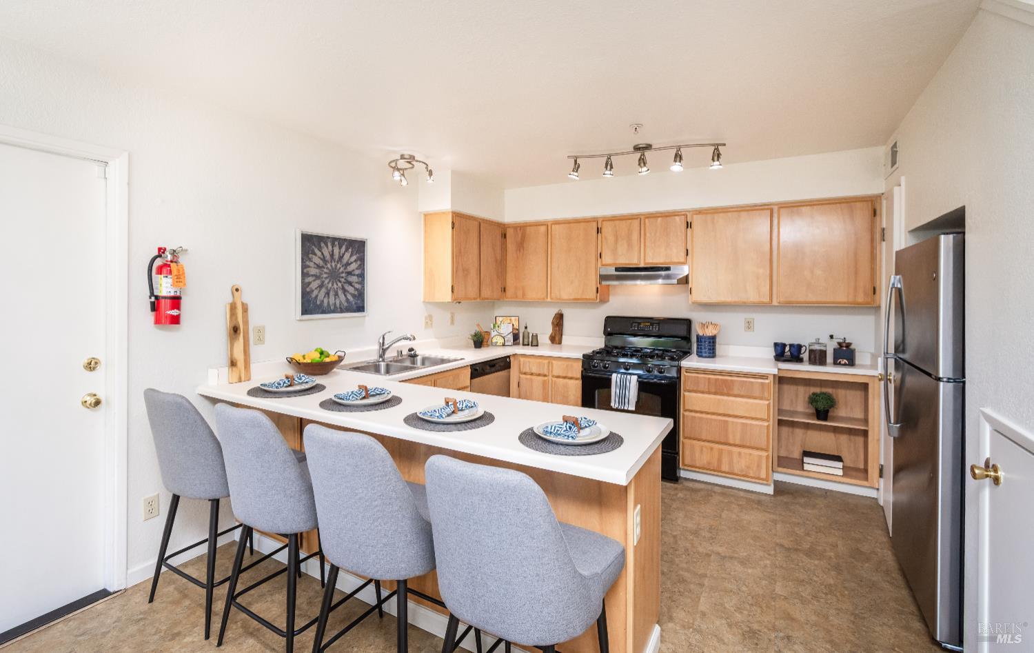 Detail Gallery Image 6 of 25 For 2748 Elks Way, Napa,  CA 94558 - 3 Beds | 2 Baths