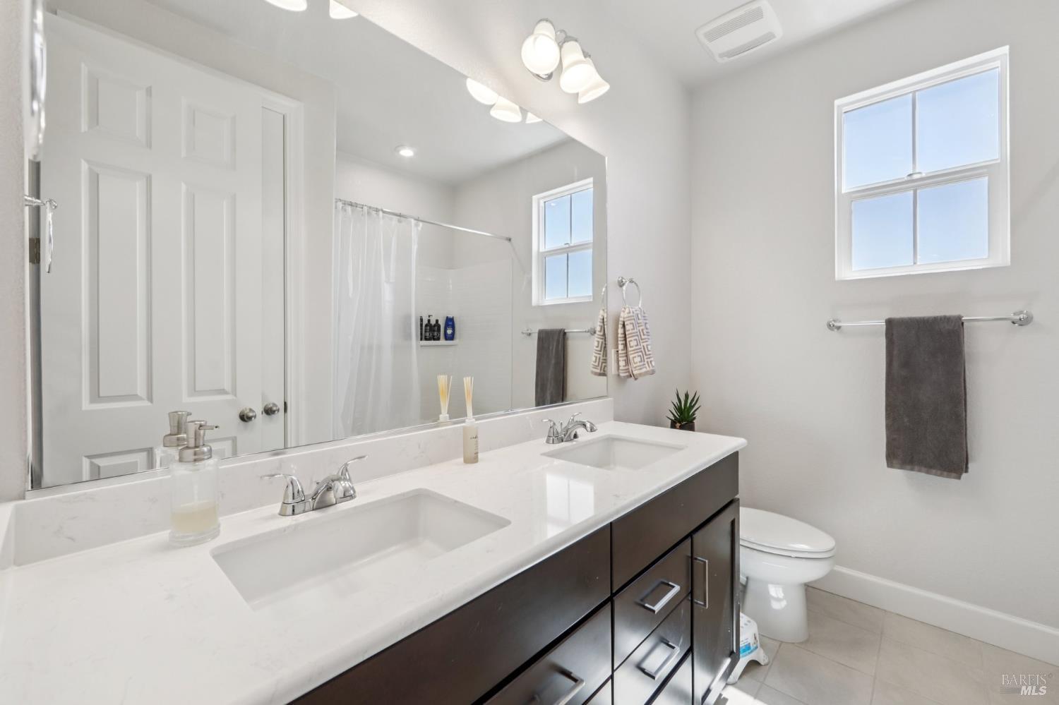 Detail Gallery Image 20 of 44 For 1553 Base Ct, Dixon,  CA 95620 - 4 Beds | 3 Baths
