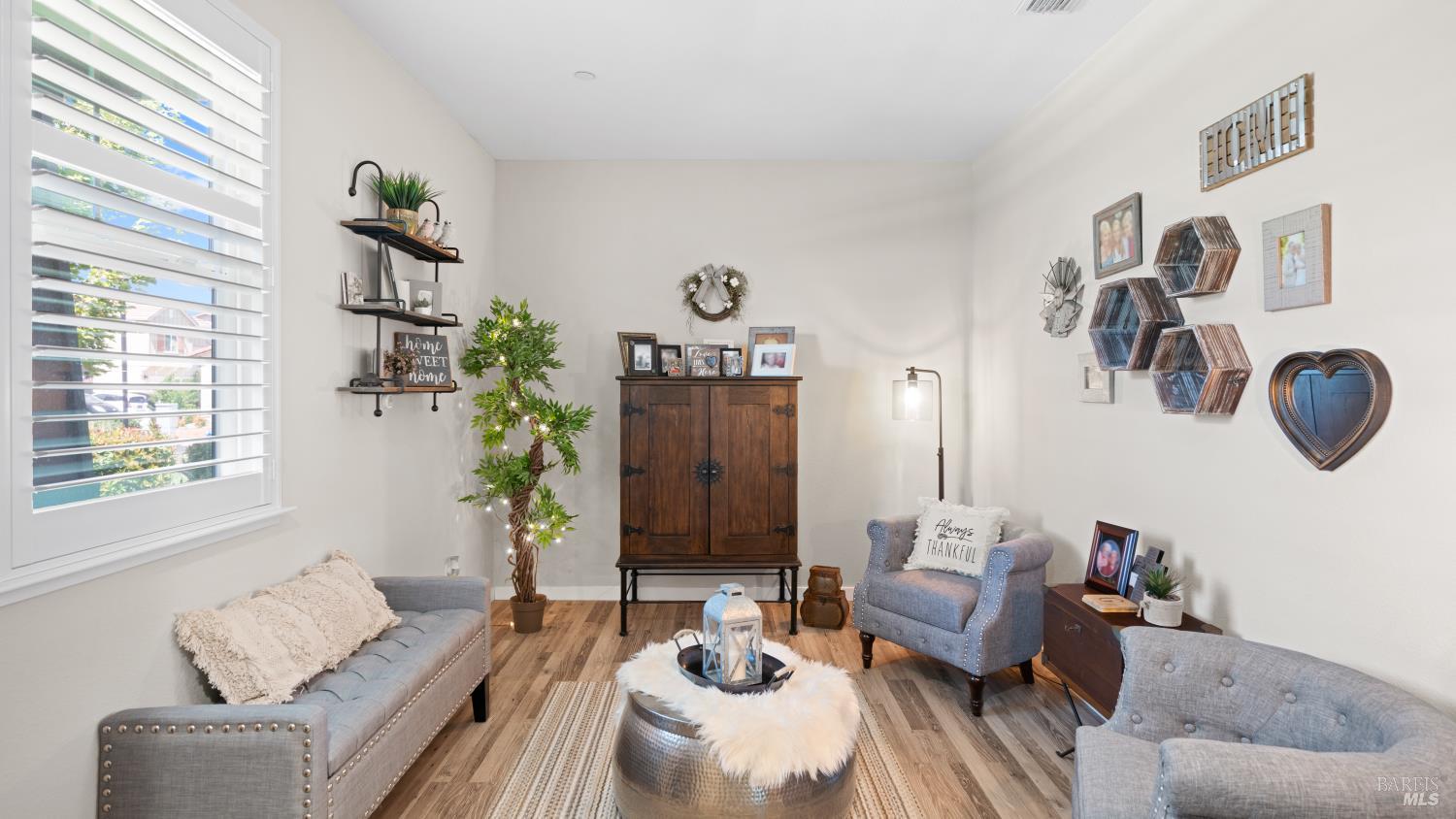 Detail Gallery Image 5 of 35 For 570 Syracuse Ln, Dixon,  CA 95620 - 3 Beds | 2 Baths