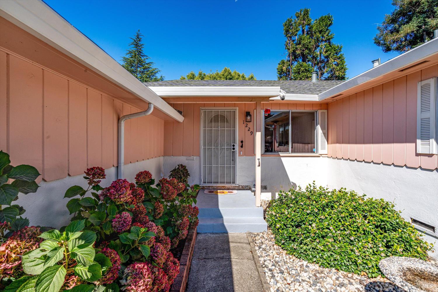 Detail Gallery Image 2 of 40 For 1229 Olive St, Santa Rosa,  CA 95407 - 3 Beds | 2 Baths