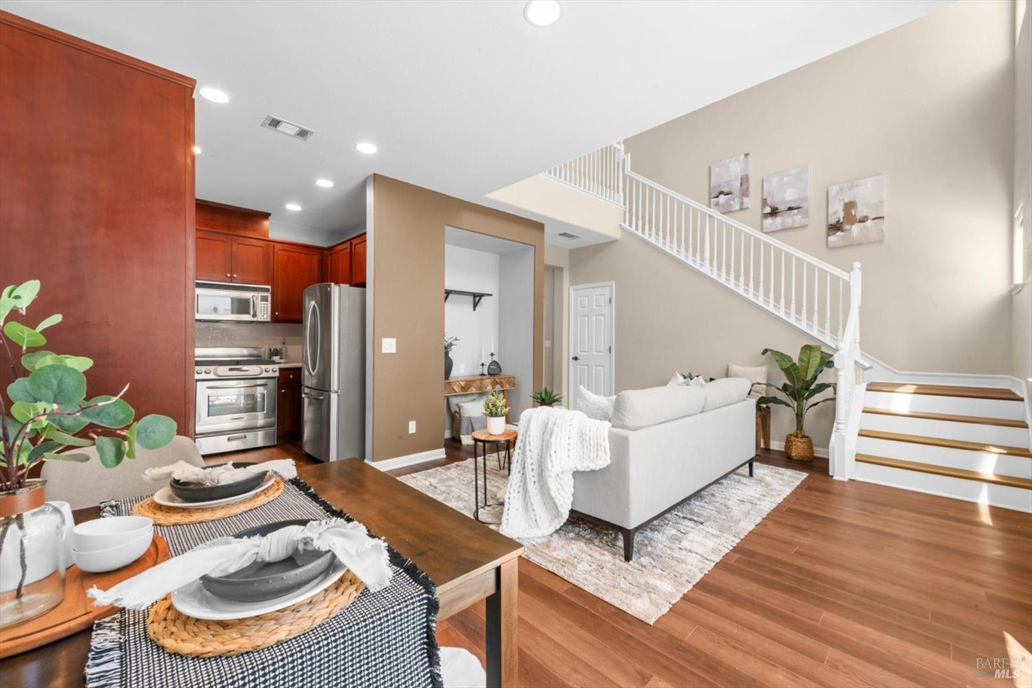 Detail Gallery Image 10 of 54 For 1013 Portofino Ave, Vacaville,  CA 95687 - 3 Beds | 2/1 Baths
