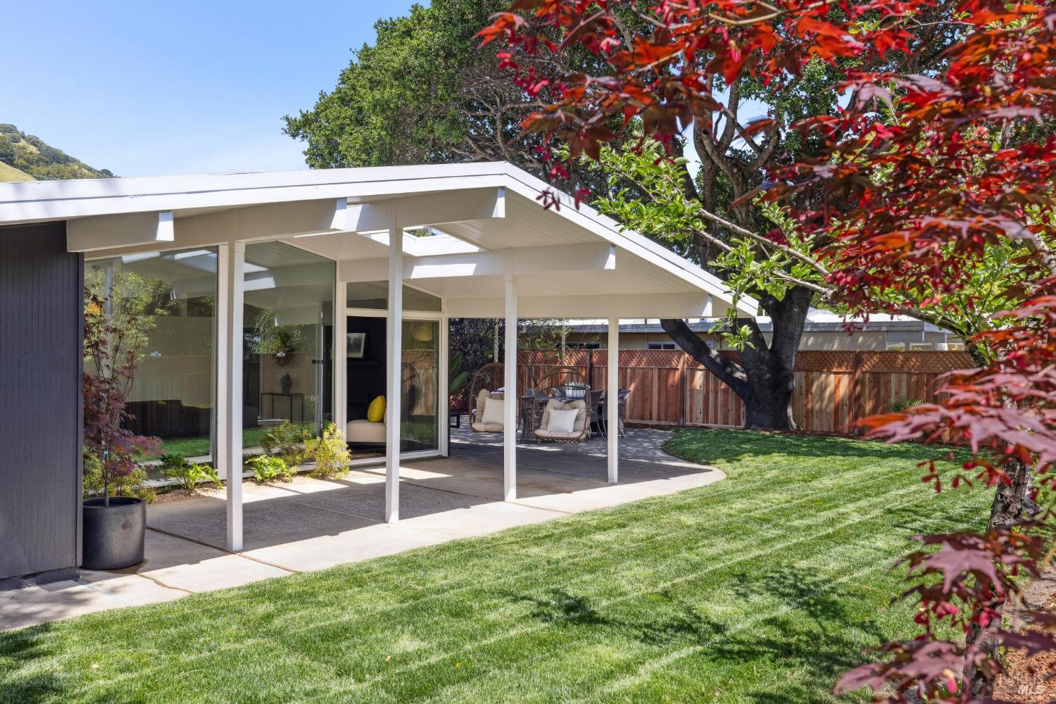 Detail Gallery Image 8 of 37 For 819 Greenberry Ln, San Rafael,  CA 94903 - 4 Beds | 2 Baths