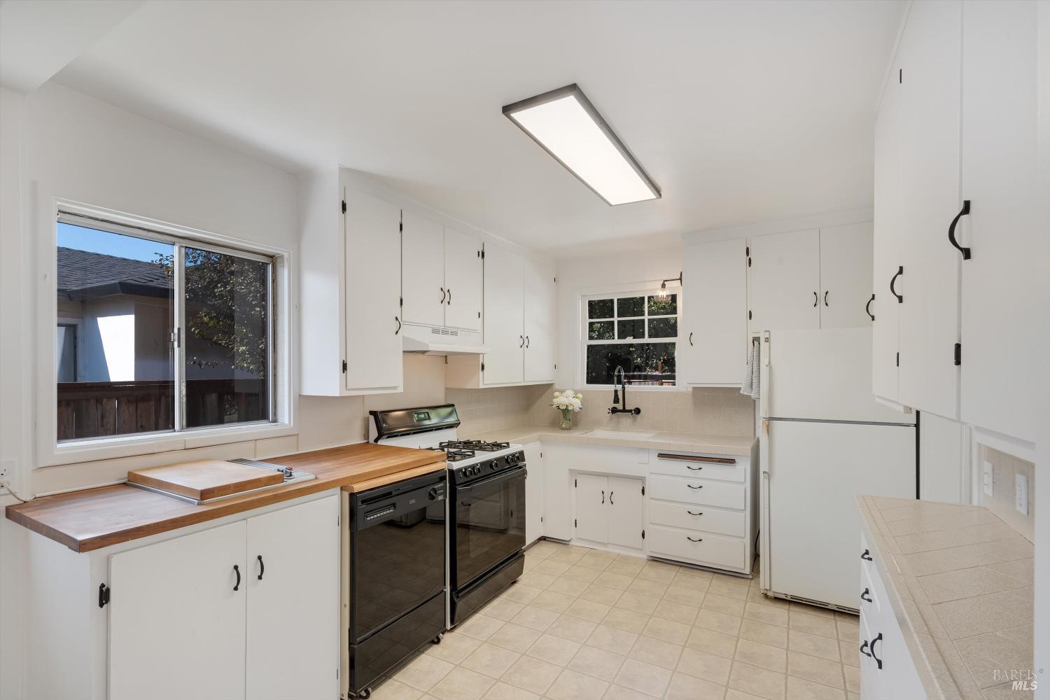 Detail Gallery Image 9 of 40 For 1229 Olive St, Santa Rosa,  CA 95407 - 3 Beds | 2 Baths