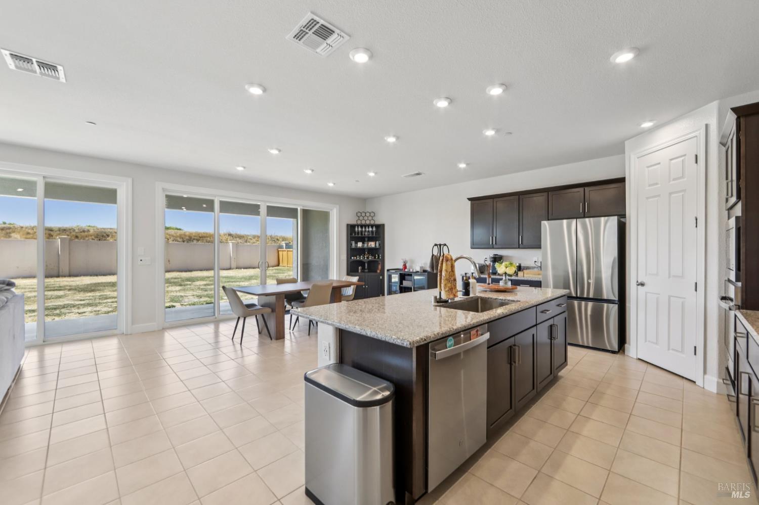 Detail Gallery Image 10 of 44 For 1553 Base Ct, Dixon,  CA 95620 - 4 Beds | 3 Baths