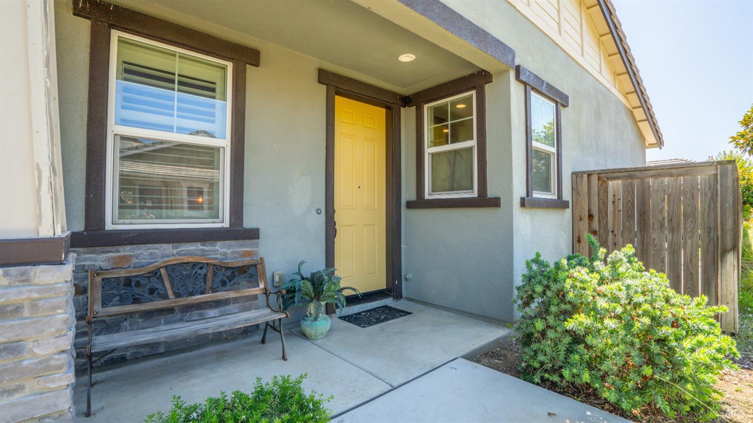 Detail Gallery Image 3 of 35 For 570 Syracuse Ln, Dixon,  CA 95620 - 3 Beds | 2 Baths