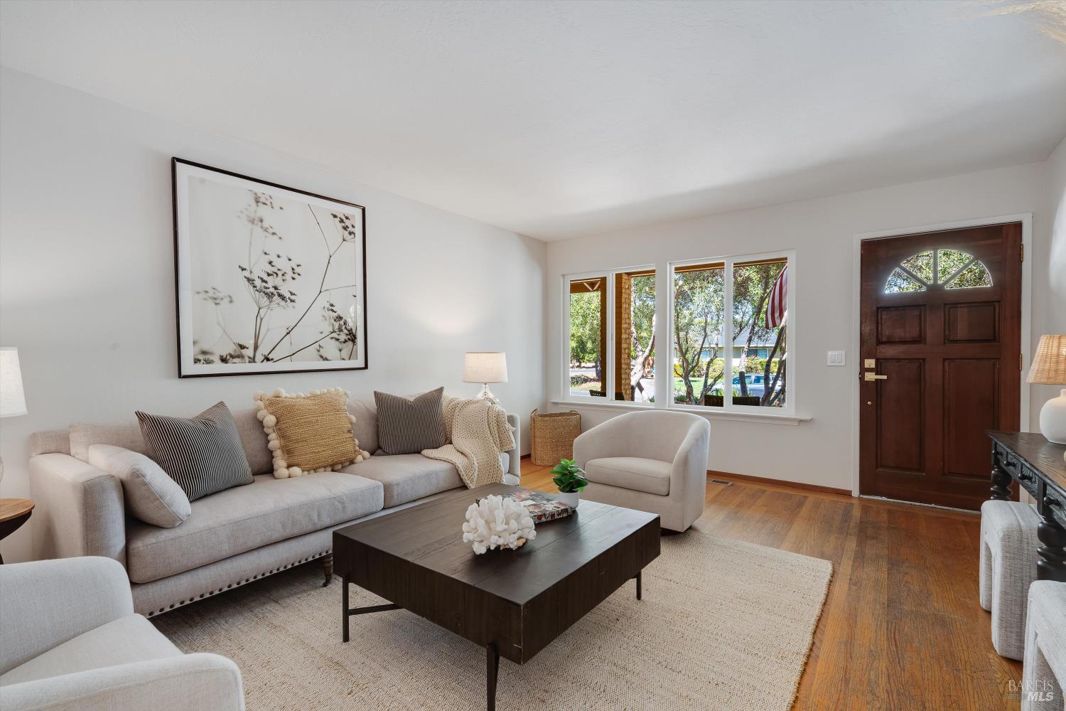 Detail Gallery Image 9 of 46 For 19100 Ola Ct, Sonoma,  CA 95476 - 2 Beds | 2 Baths