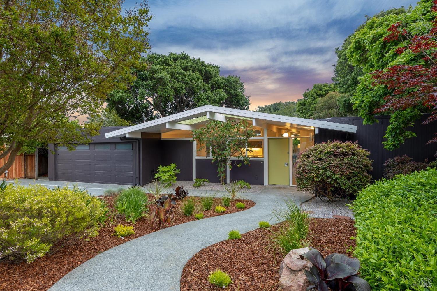 Detail Gallery Image 5 of 37 For 819 Greenberry Ln, San Rafael,  CA 94903 - 4 Beds | 2 Baths