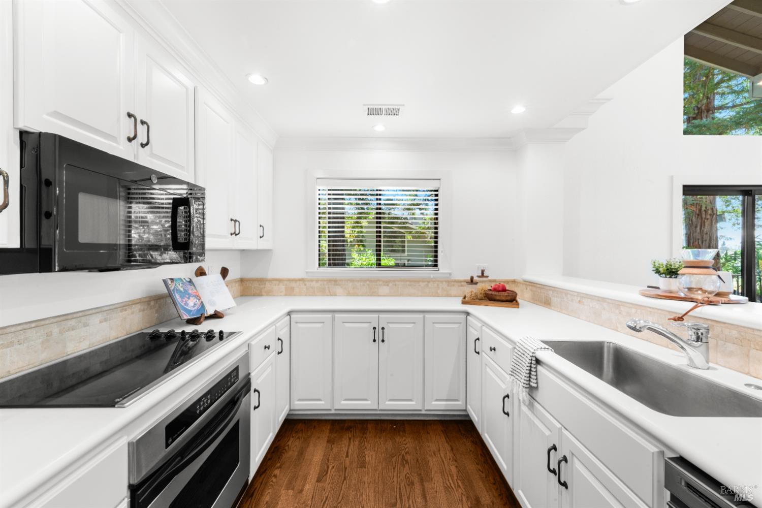 Detail Gallery Image 6 of 48 For 845 Acorn Way, Napa,  CA 94558 - 3 Beds | 2 Baths