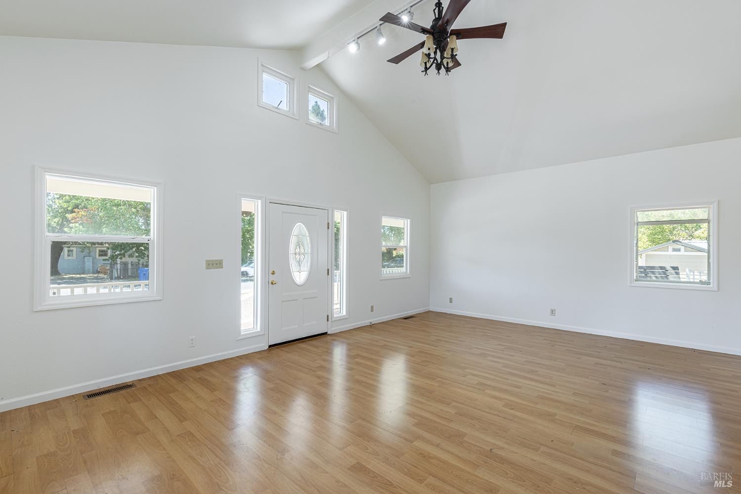 Detail Gallery Image 6 of 28 For 411 Walten Way, Windsor,  CA 95492 - 6 Beds | 5 Baths