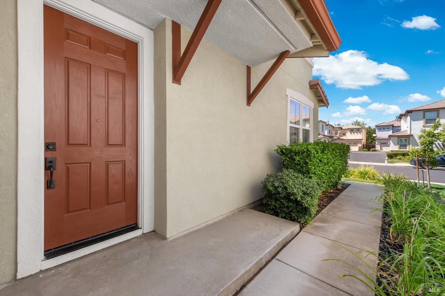 Detail Gallery Image 5 of 54 For 1013 Portofino Ave, Vacaville,  CA 95687 - 3 Beds | 2/1 Baths