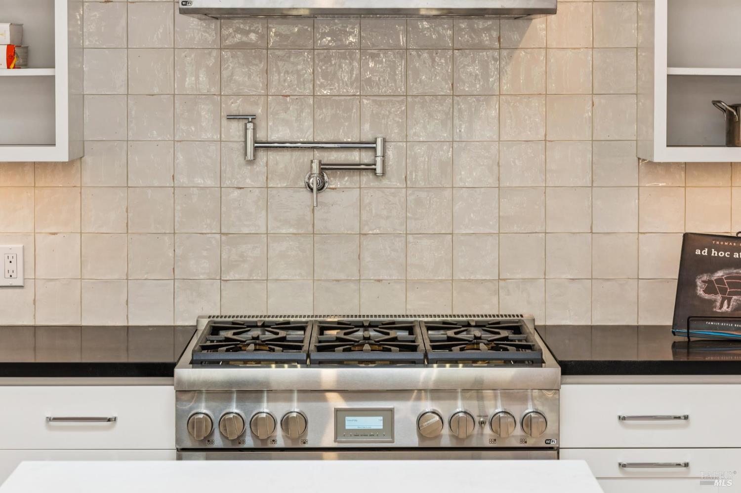 Detail Gallery Image 12 of 29 For 31 Indian Rd, San Rafael,  CA 94903 - 4 Beds | 3 Baths