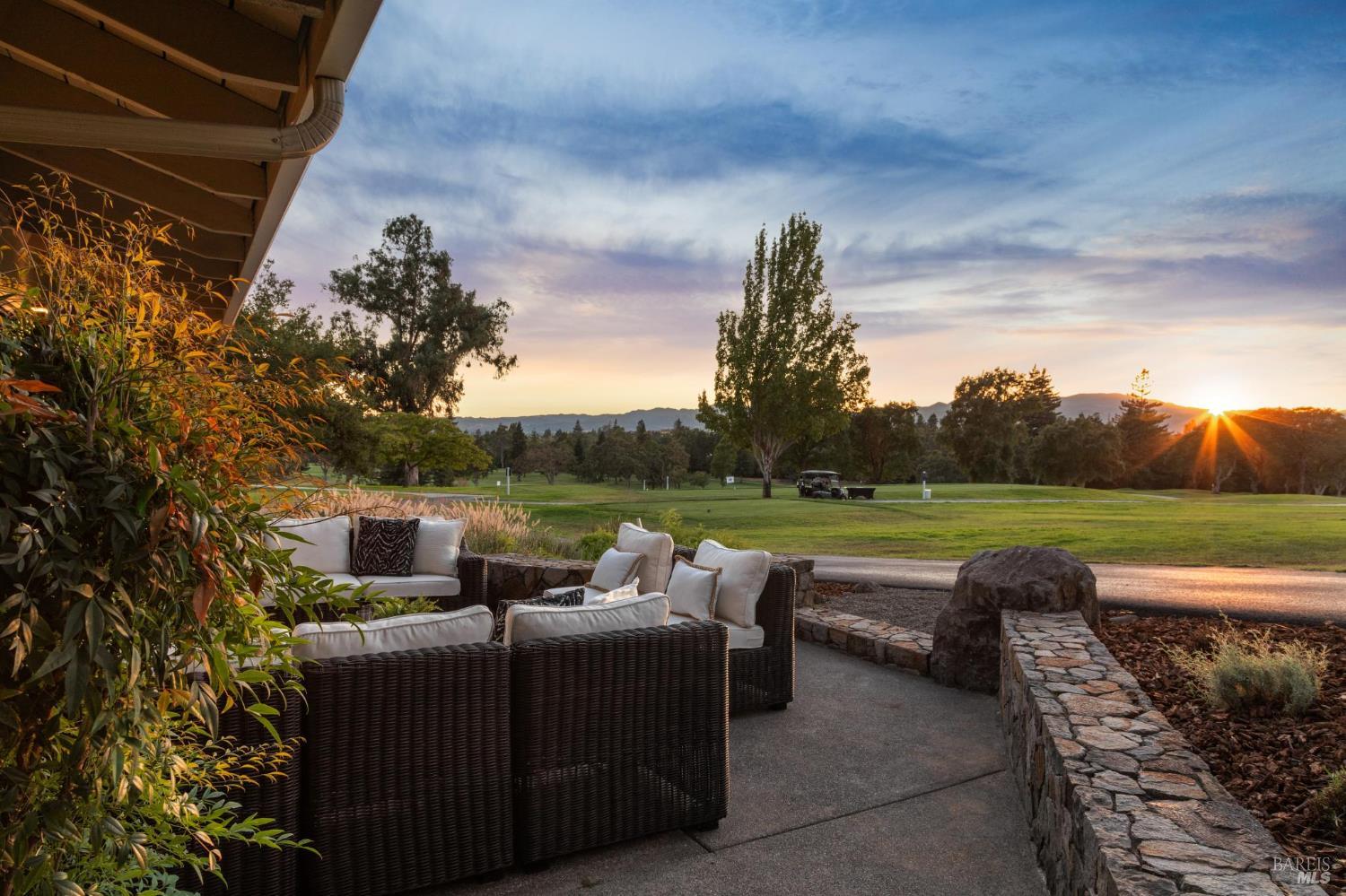 Detail Gallery Image 5 of 69 For 836 Acorn Way, Napa,  CA 94558 - 3 Beds | 2 Baths