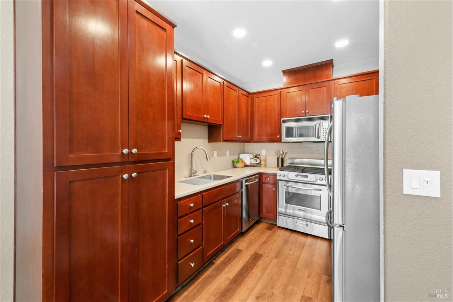 Detail Gallery Image 16 of 54 For 1013 Portofino Ave, Vacaville,  CA 95687 - 3 Beds | 2/1 Baths