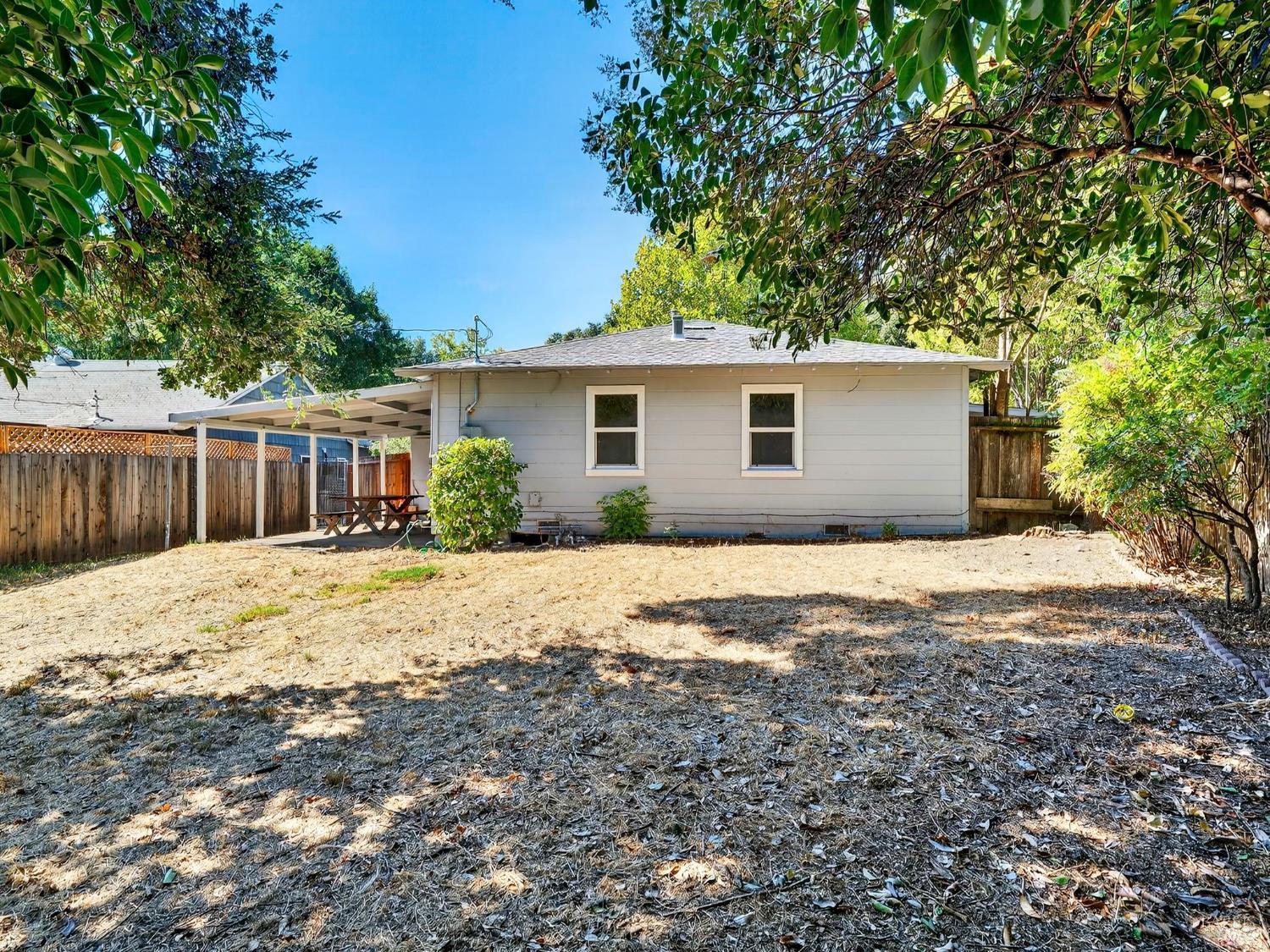 Detail Gallery Image 24 of 28 For 693 Mendocino Dr, Ukiah,  CA 95482 - 3 Beds | 1 Baths