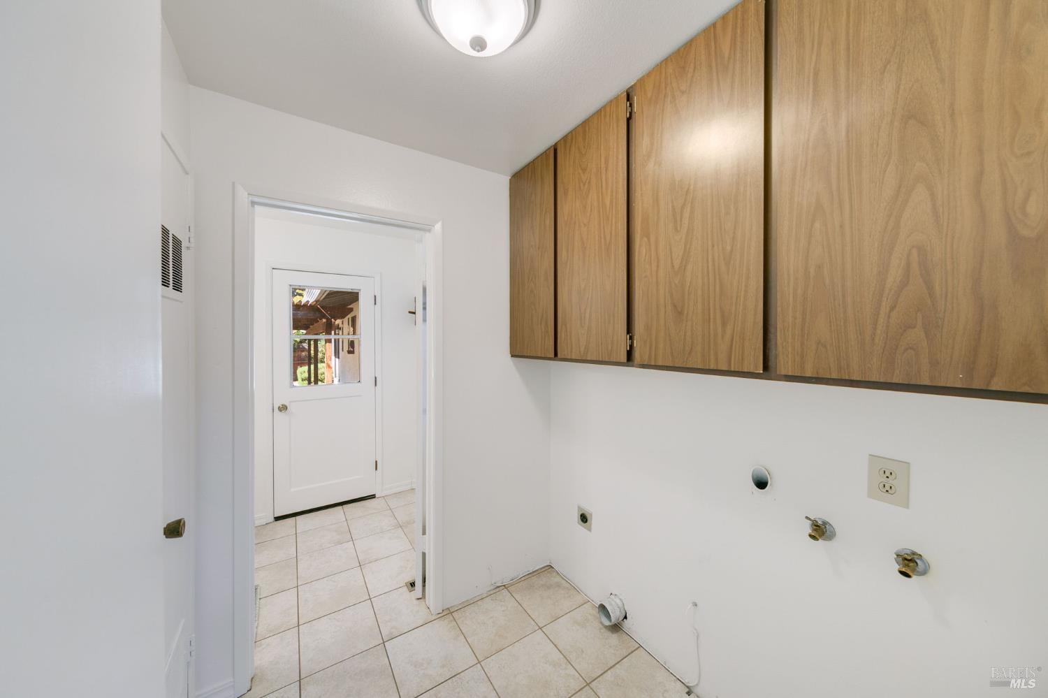 Detail Gallery Image 15 of 50 For 390 S Almond St, Dixon,  CA 95620 - 4 Beds | 2/1 Baths