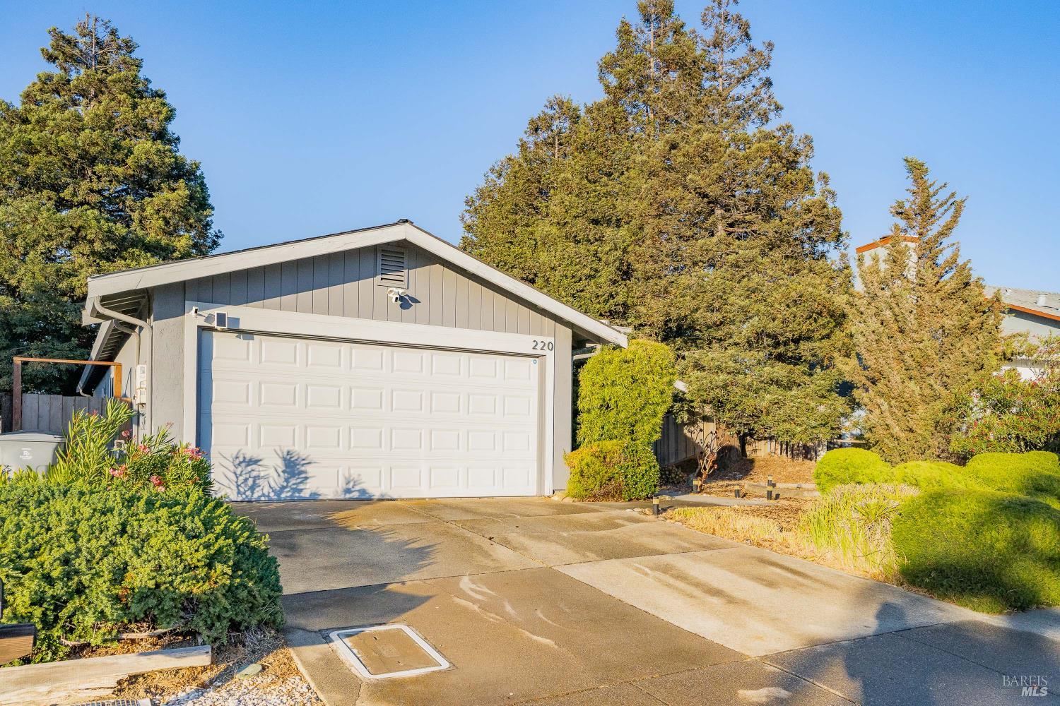 Detail Gallery Image 3 of 41 For 220 Bluebell Pl, Vallejo,  CA 94591 - 4 Beds | 2 Baths