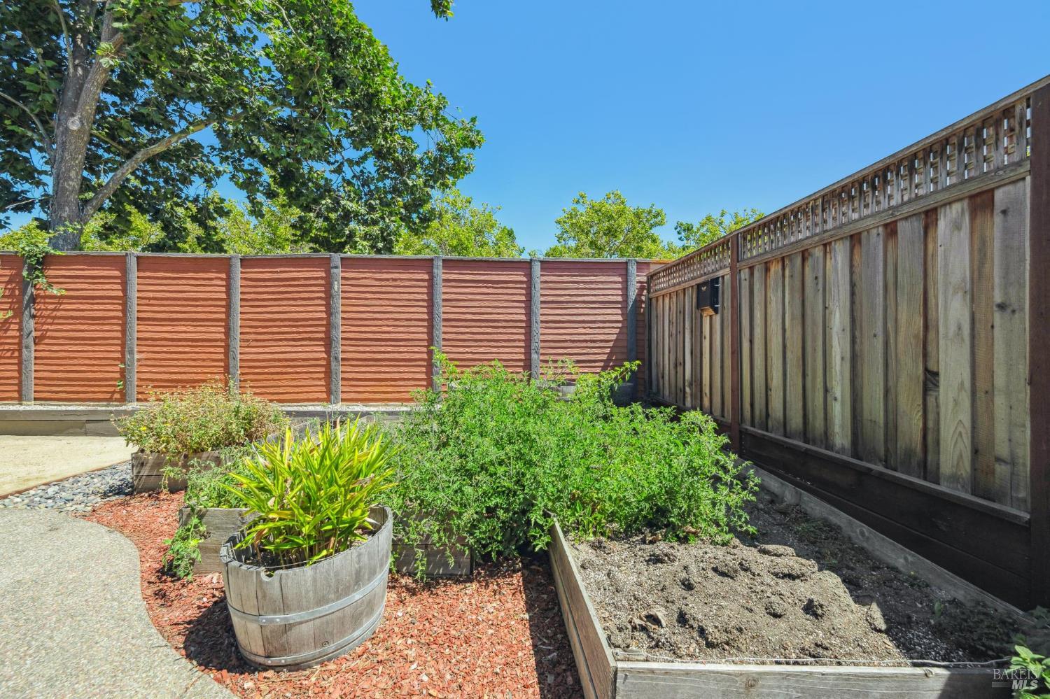 Detail Gallery Image 51 of 53 For 8030 Macaw Ct, Rohnert Park,  CA 94928 - 3 Beds | 2/1 Baths