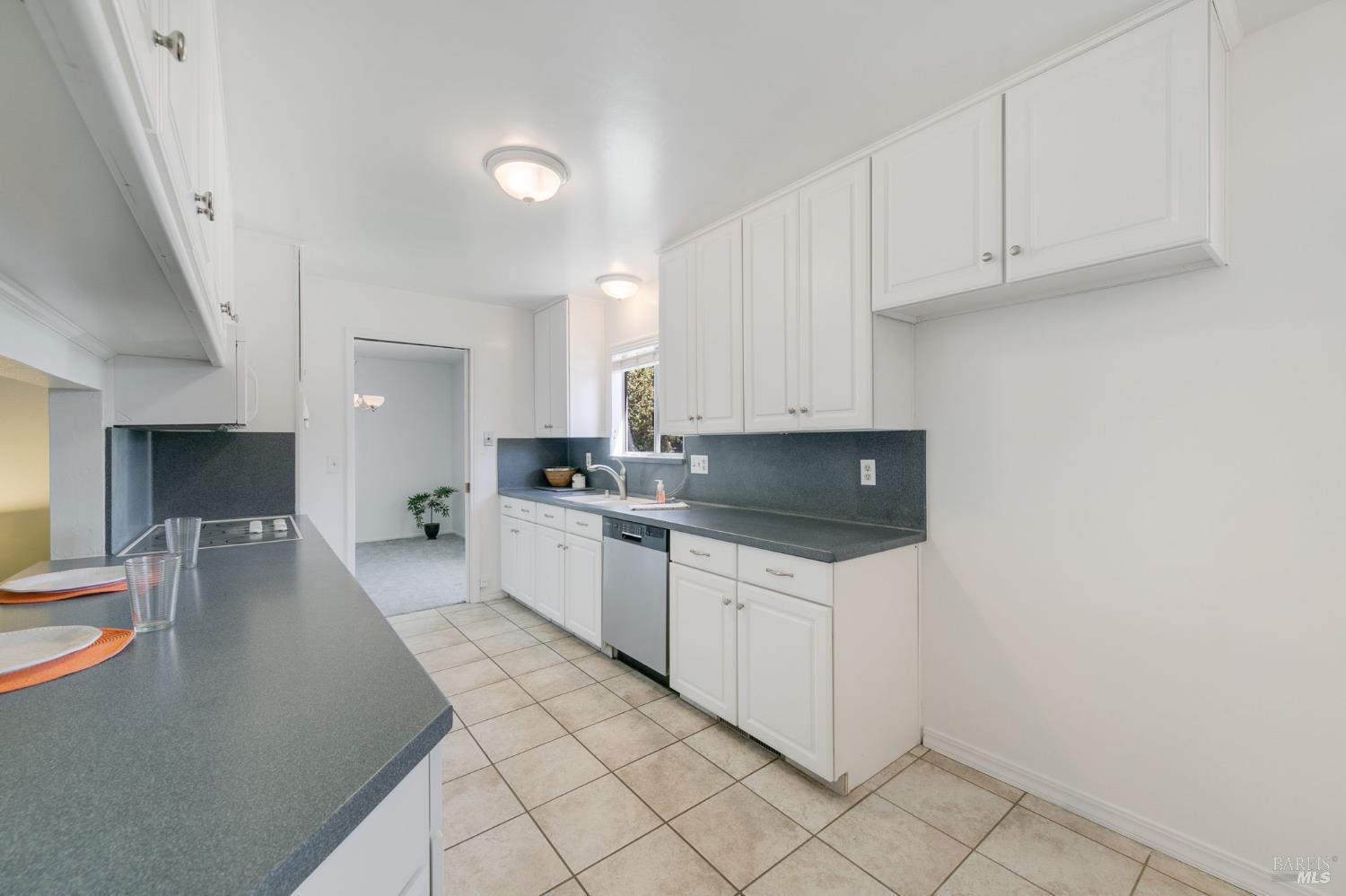 Detail Gallery Image 13 of 50 For 390 S Almond St, Dixon,  CA 95620 - 4 Beds | 2/1 Baths