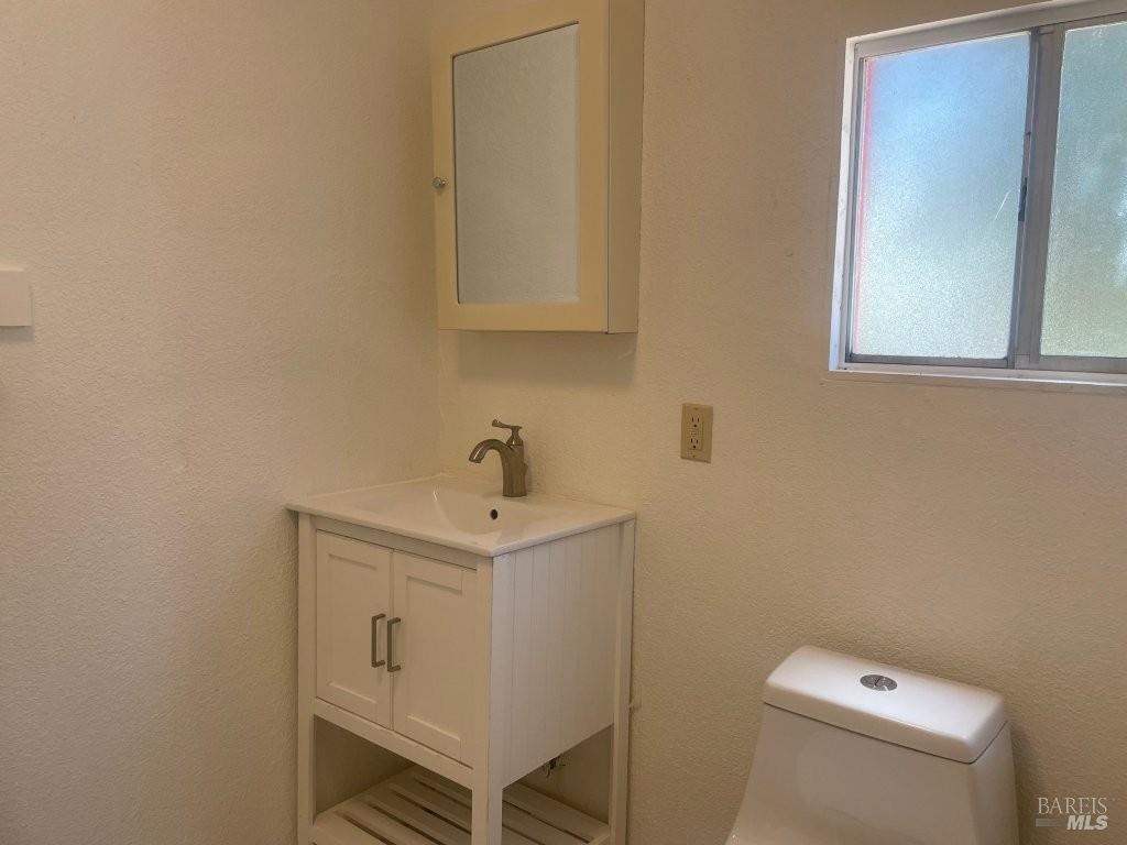Detail Gallery Image 4 of 14 For 93 14 Th St, Vallejo,  CA 94590 - 2 Beds | 1 Baths