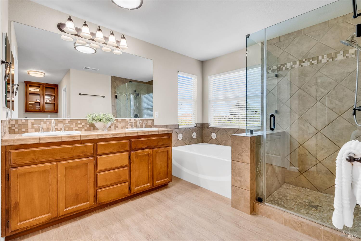 Detail Gallery Image 24 of 43 For 1946 Leaning Oak Ct, Fairfield,  CA 94534 - 5 Beds | 3 Baths