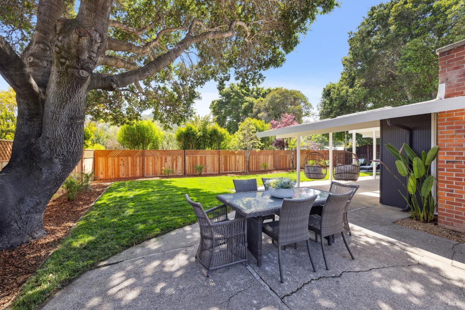 Detail Gallery Image 23 of 37 For 819 Greenberry Ln, San Rafael,  CA 94903 - 4 Beds | 2 Baths