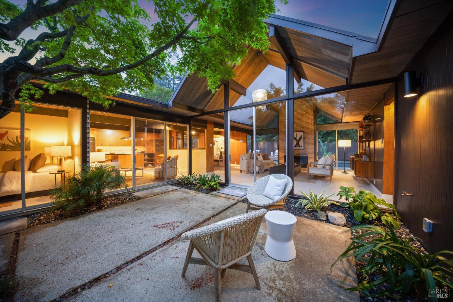 Detail Gallery Image 4 of 55 For 87 Mount Rainier Dr, San Rafael,  CA 94903 - 5 Beds | 2 Baths