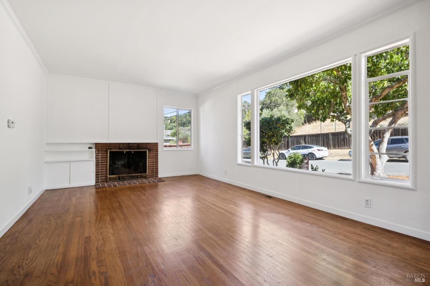 Detail Gallery Image 9 of 40 For 95 the Alameda Unkn, San Anselmo,  CA 94960 - 3 Beds | 2 Baths