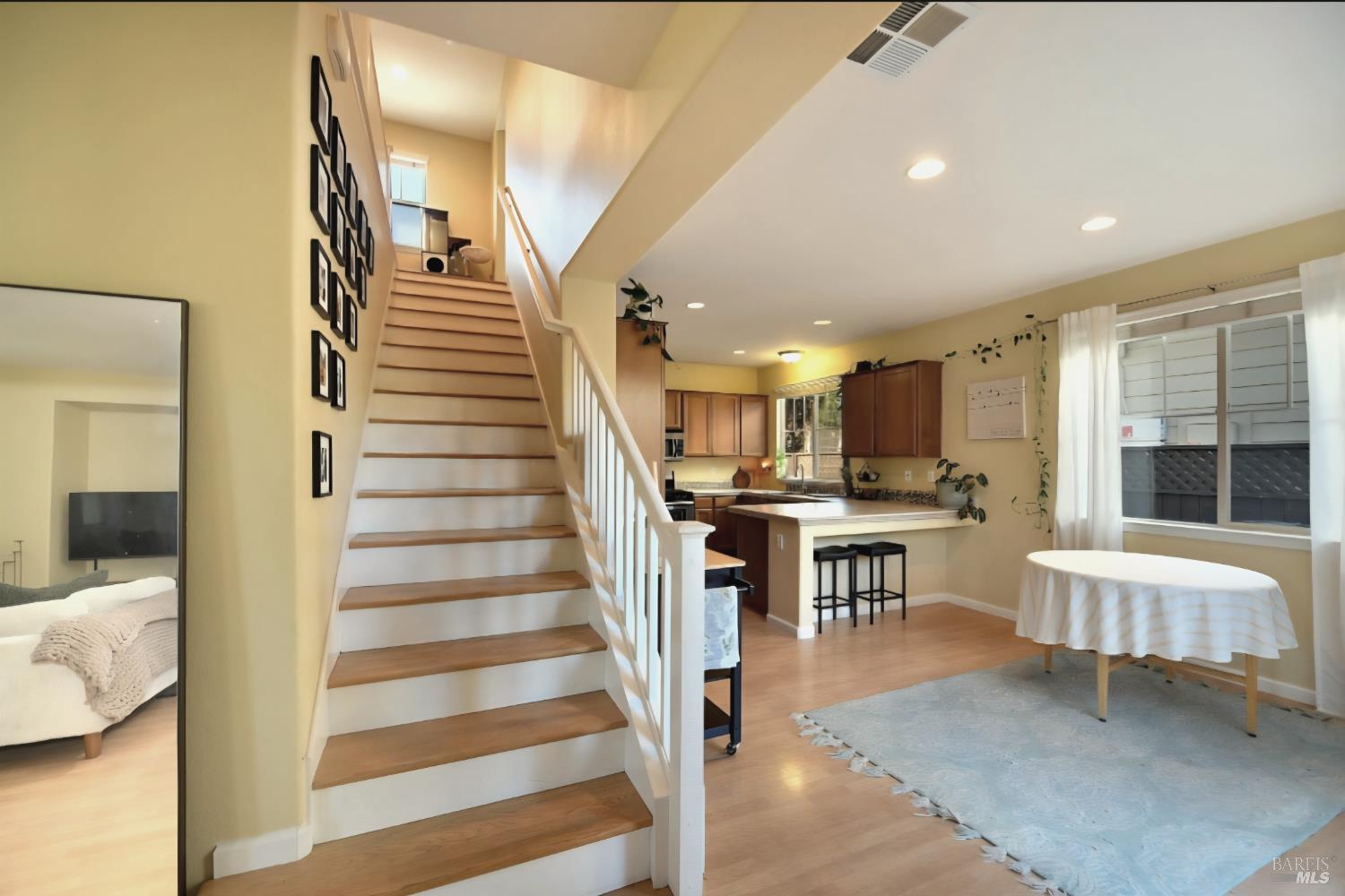 Detail Gallery Image 14 of 30 For 2353 George Ln, Santa Rosa,  CA 95403 - 3 Beds | 2/1 Baths