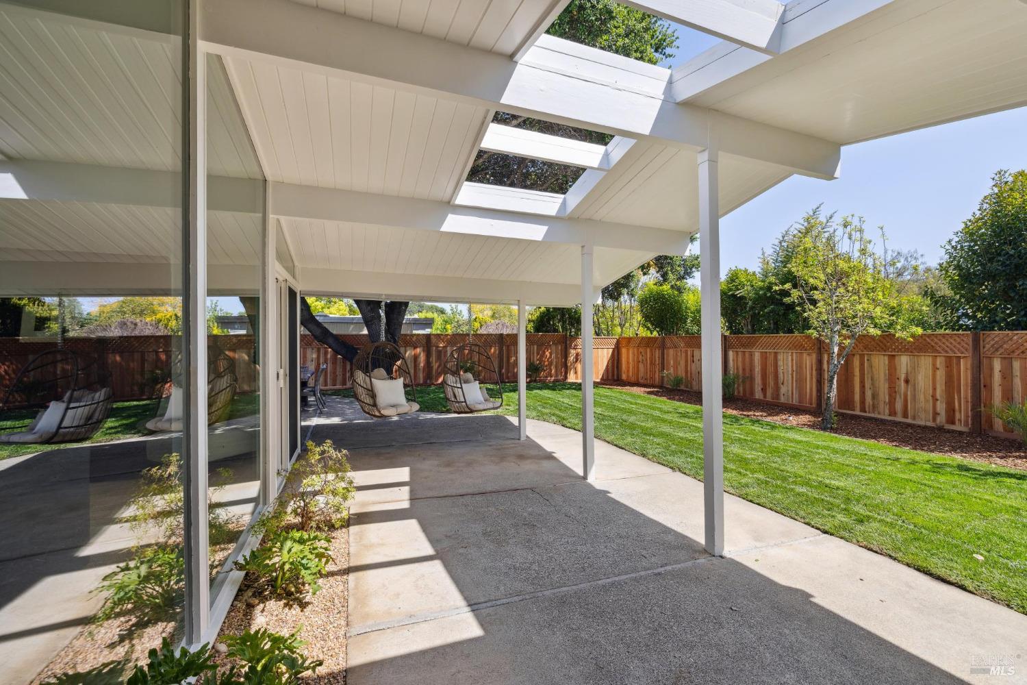 Detail Gallery Image 11 of 37 For 819 Greenberry Ln, San Rafael,  CA 94903 - 4 Beds | 2 Baths