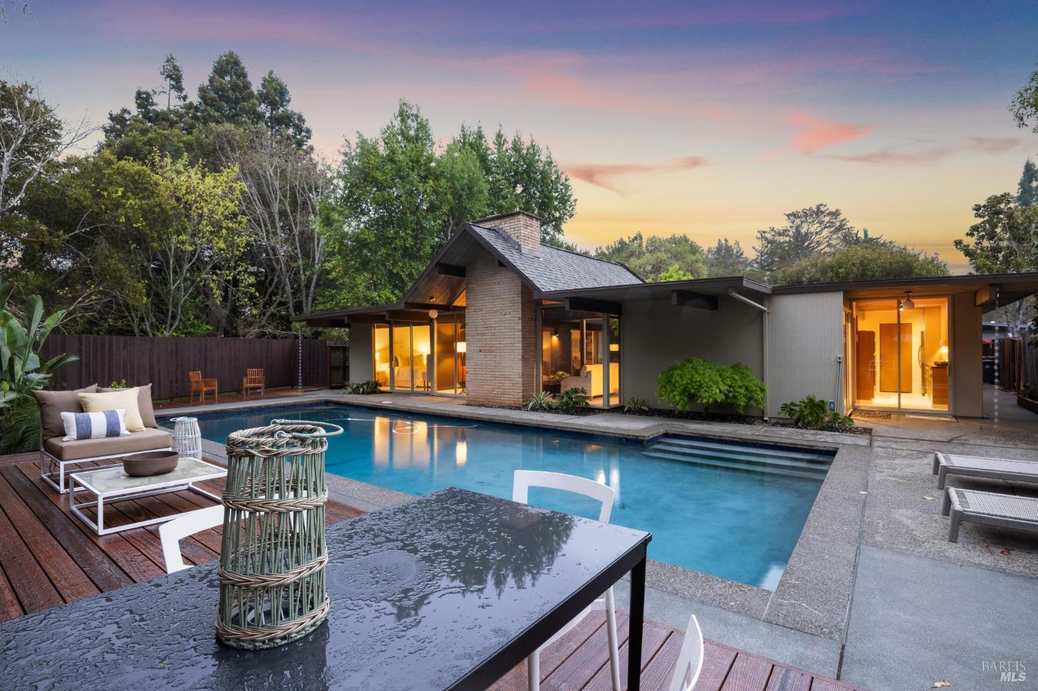 Detail Gallery Image 2 of 55 For 87 Mount Rainier Dr, San Rafael,  CA 94903 - 5 Beds | 2 Baths