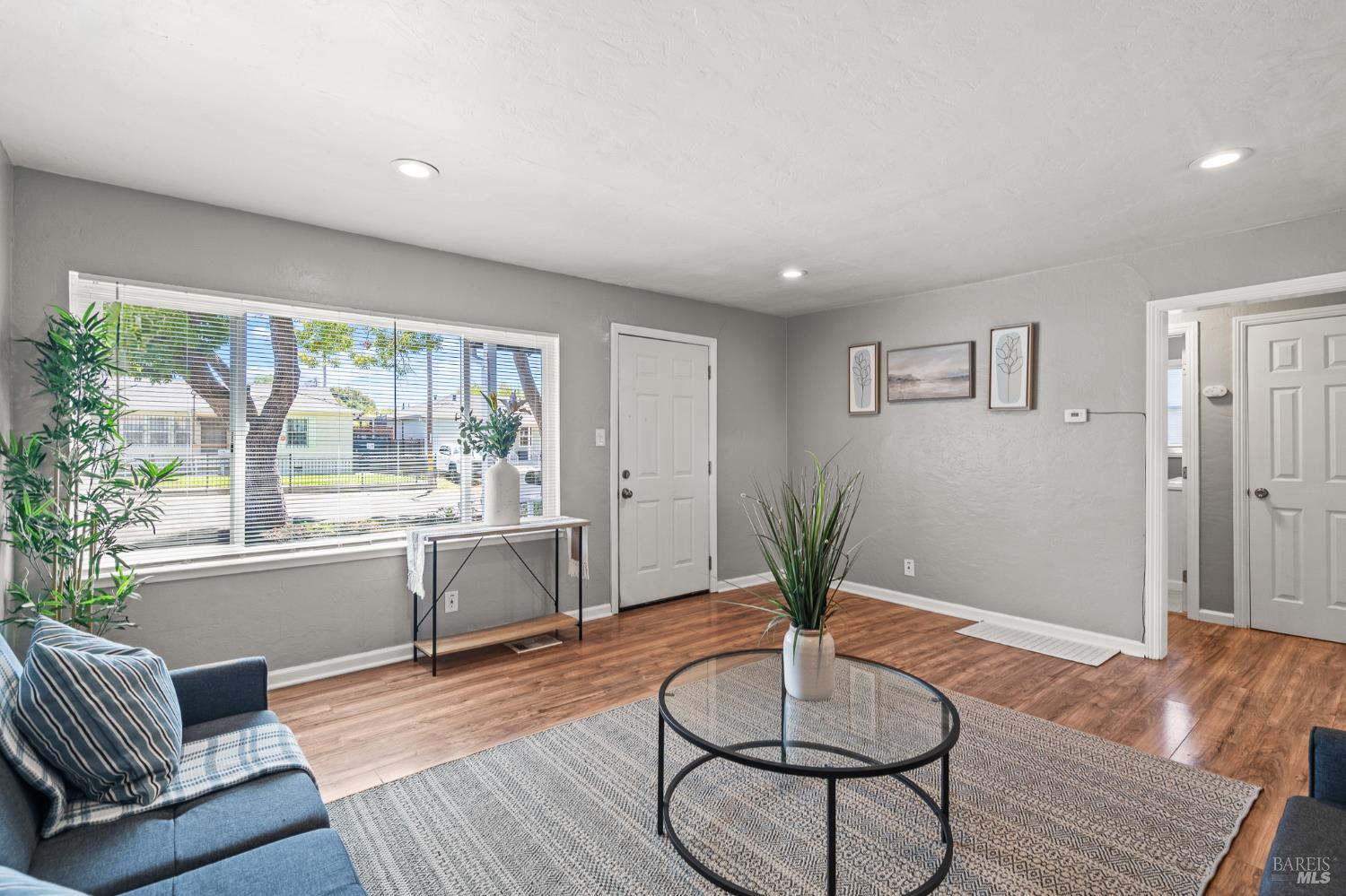 Detail Gallery Image 6 of 32 For 229 Hermosa Ave, Vallejo,  CA 94589 - 3 Beds | 1 Baths