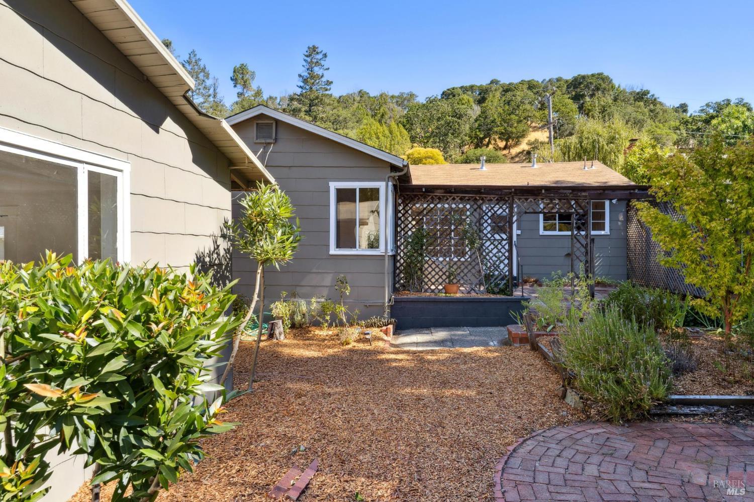 Detail Gallery Image 39 of 40 For 95 the Alameda Unkn, San Anselmo,  CA 94960 - 3 Beds | 2 Baths