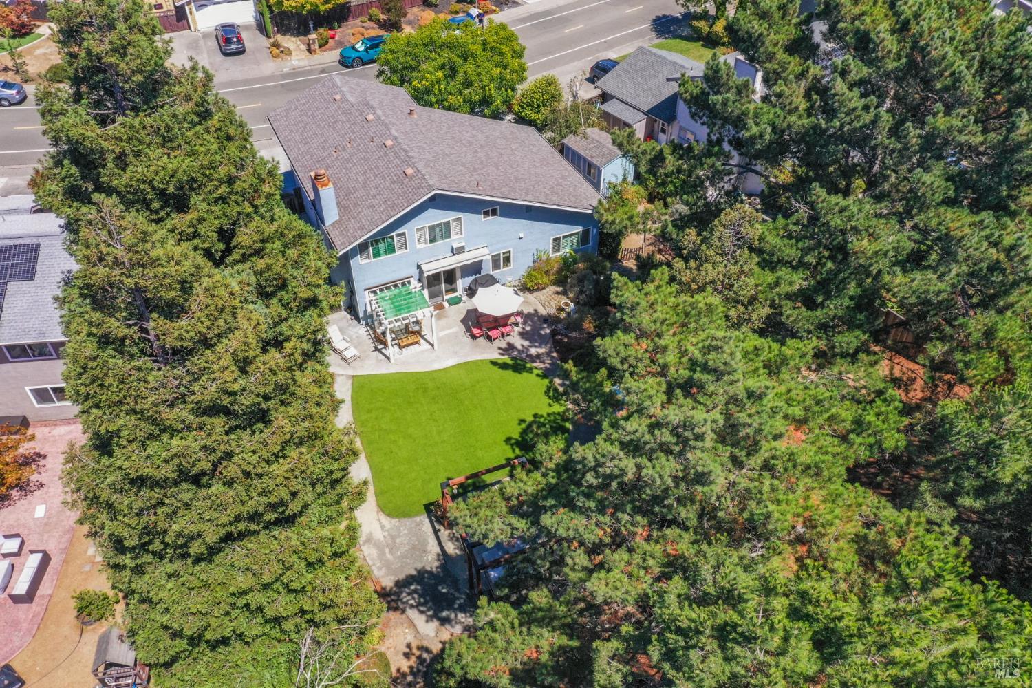 Detail Gallery Image 4 of 47 For 921 Bolton Cir, Benicia,  CA 94510 - 3 Beds | 2/1 Baths