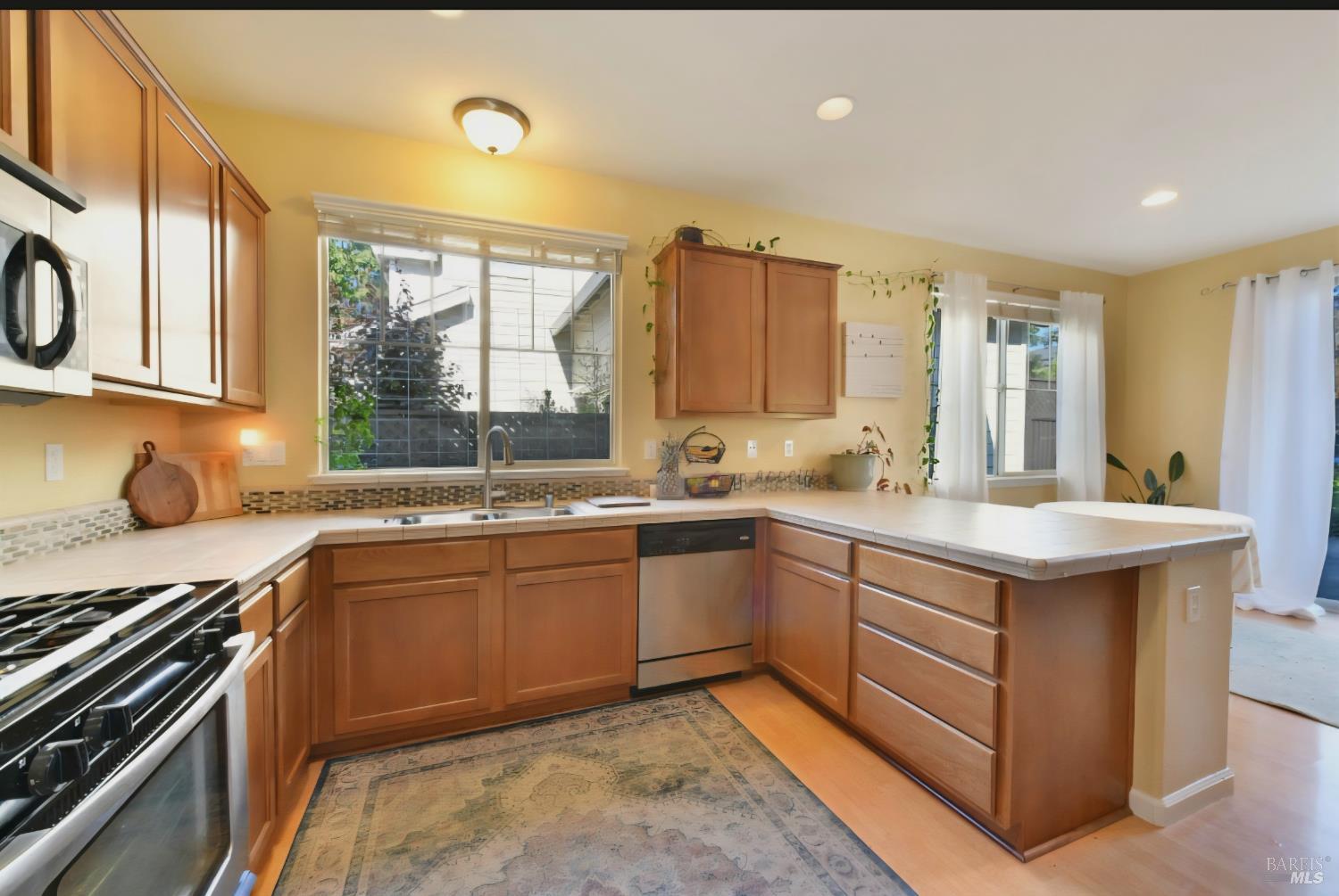 Detail Gallery Image 12 of 30 For 2353 George Ln, Santa Rosa,  CA 95403 - 3 Beds | 2/1 Baths