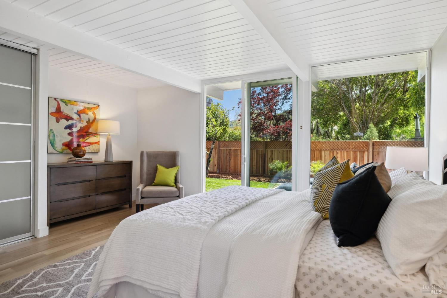 Detail Gallery Image 19 of 37 For 819 Greenberry Ln, San Rafael,  CA 94903 - 4 Beds | 2 Baths