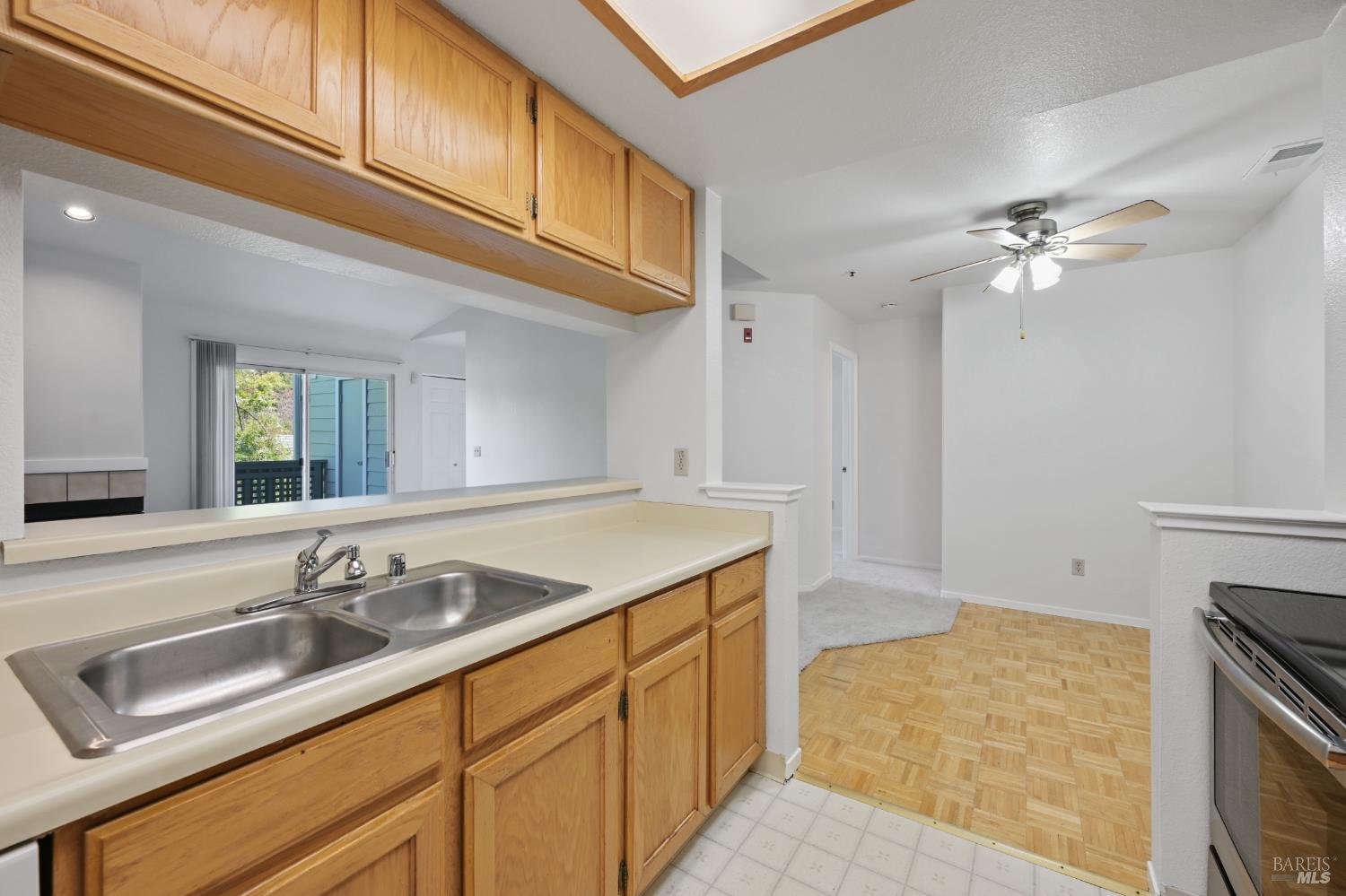 Detail Gallery Image 12 of 29 For 506 Dursey Dr, Pinole,  CA 94564 - 2 Beds | 2 Baths
