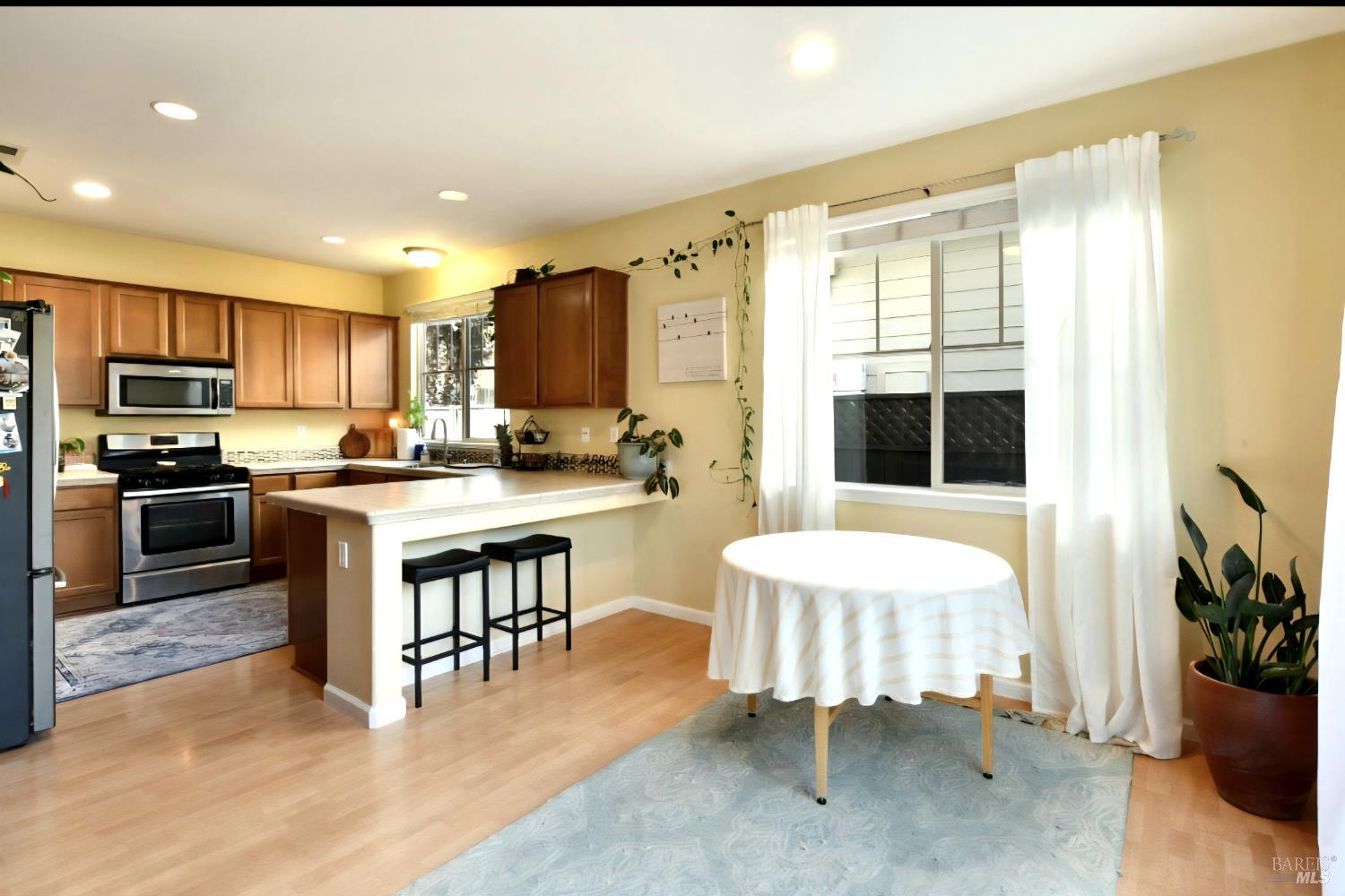 Detail Gallery Image 13 of 30 For 2353 George Ln, Santa Rosa,  CA 95403 - 3 Beds | 2/1 Baths