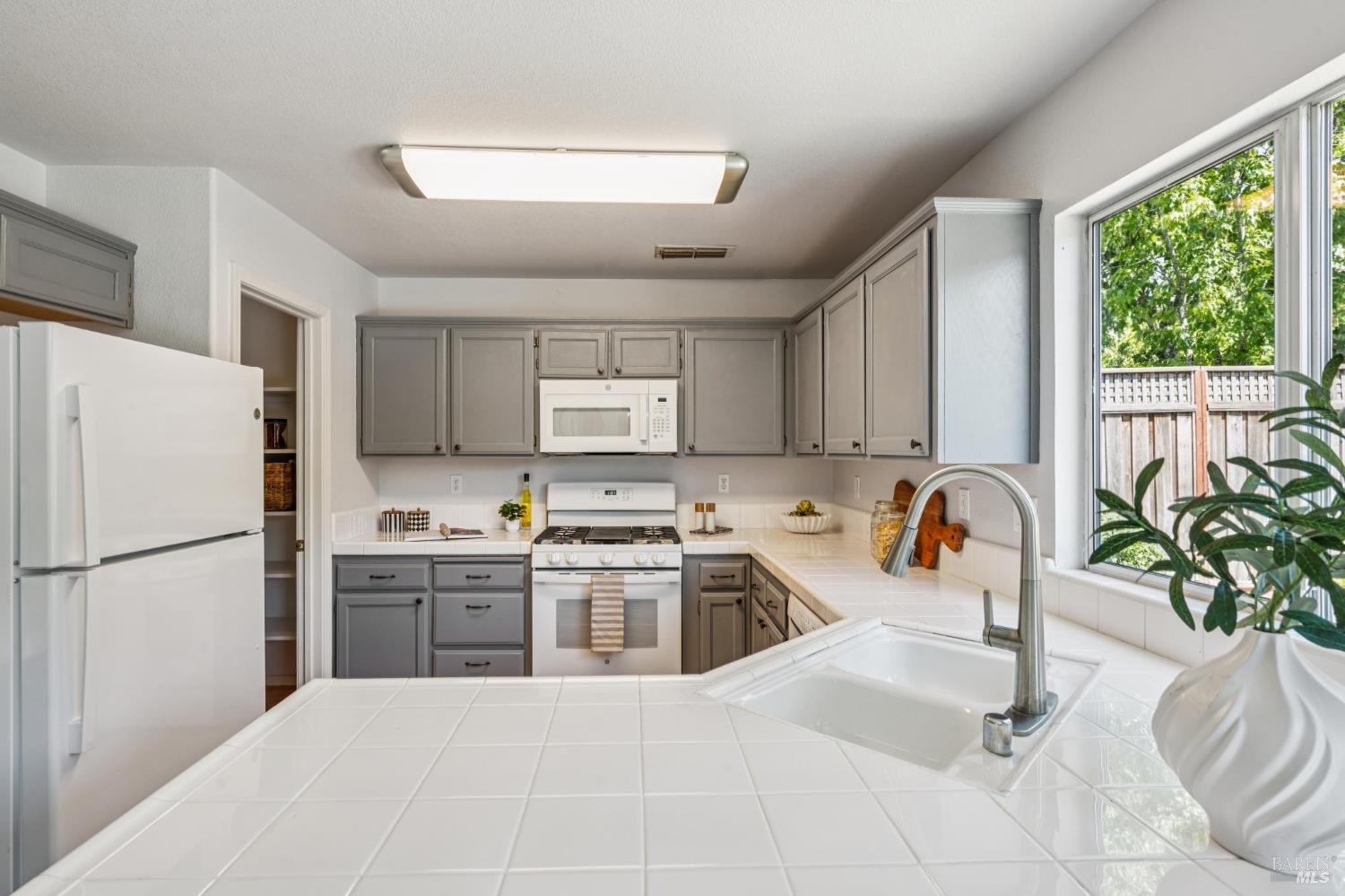 Detail Gallery Image 19 of 53 For 8030 Macaw Ct, Rohnert Park,  CA 94928 - 3 Beds | 2/1 Baths