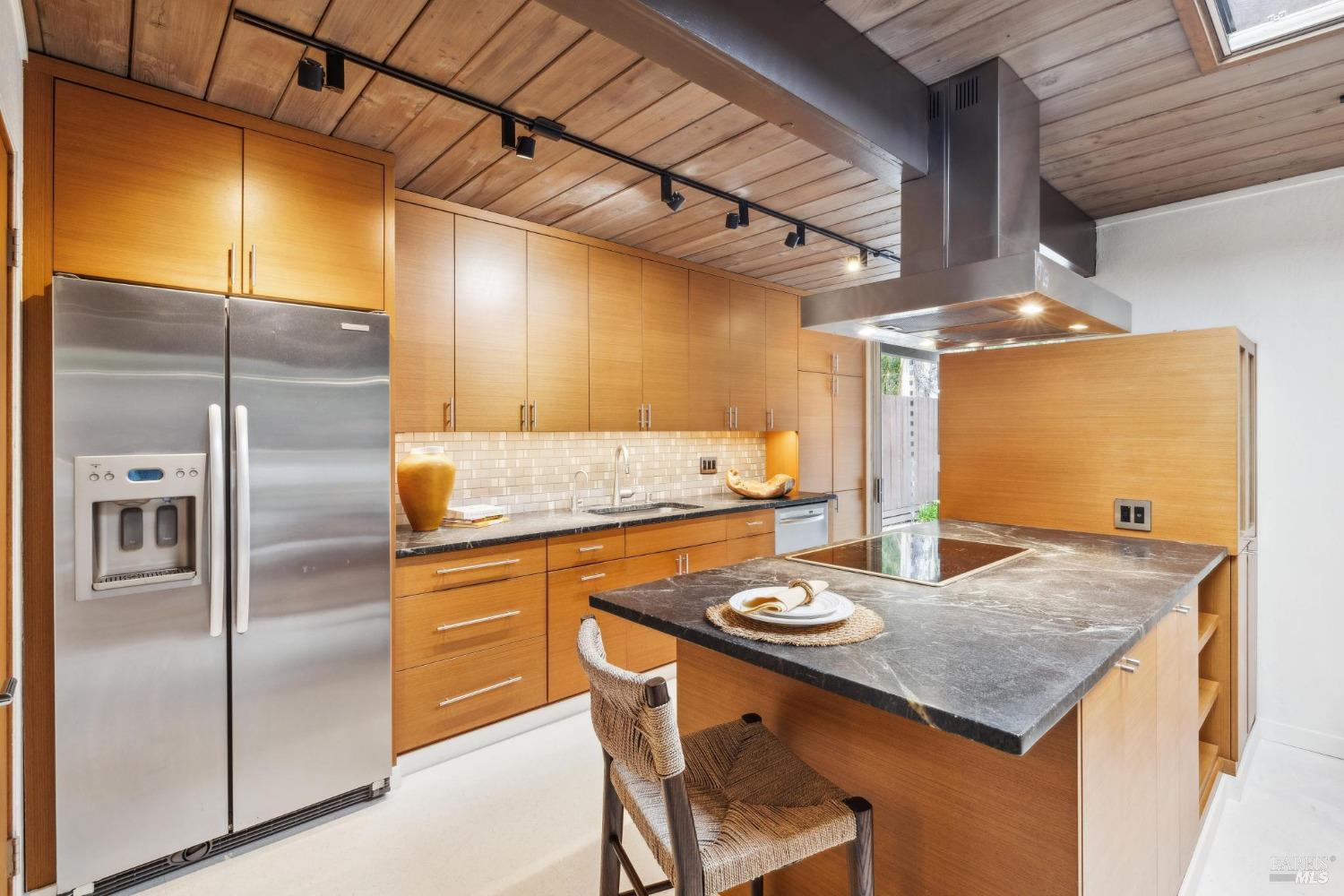Detail Gallery Image 7 of 55 For 87 Mount Rainier Dr, San Rafael,  CA 94903 - 5 Beds | 2 Baths