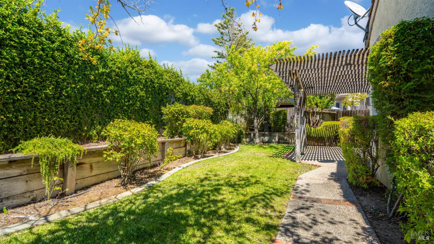Detail Gallery Image 38 of 58 For 202 Bantry Dr, Vacaville,  CA 95688 - 3 Beds | 2 Baths