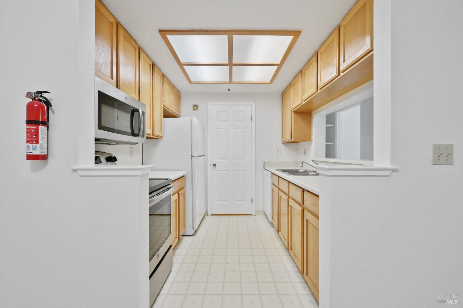 Detail Gallery Image 10 of 29 For 506 Dursey Dr, Pinole,  CA 94564 - 2 Beds | 2 Baths