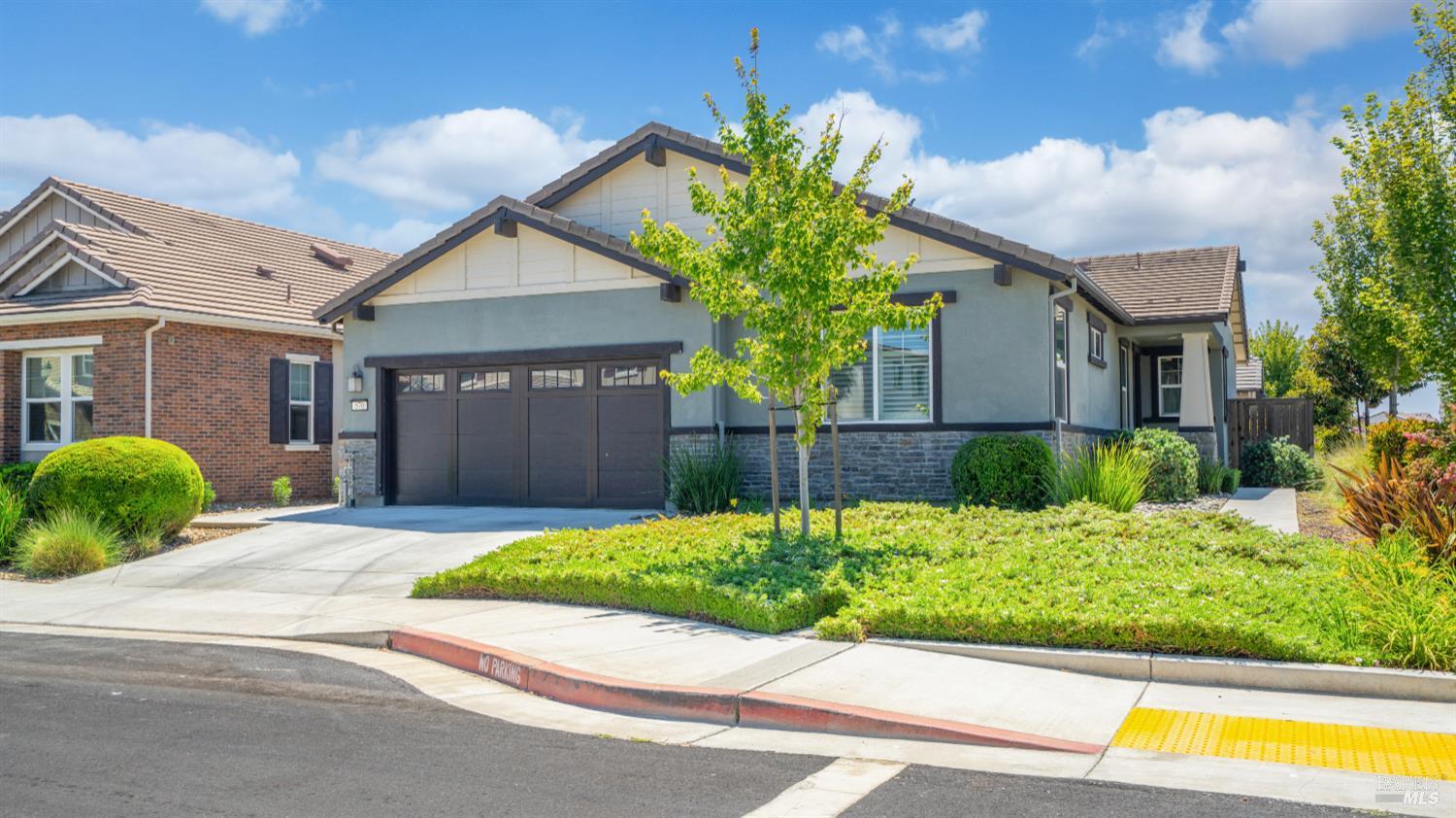 Detail Gallery Image 1 of 35 For 570 Syracuse Ln, Dixon,  CA 95620 - 3 Beds | 2 Baths
