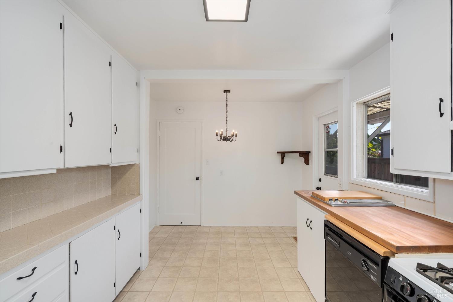 Detail Gallery Image 12 of 40 For 1229 Olive St, Santa Rosa,  CA 95407 - 3 Beds | 2 Baths