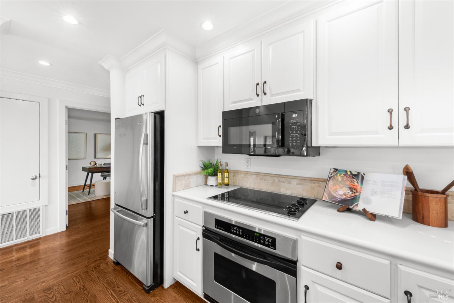 Detail Gallery Image 7 of 48 For 845 Acorn Way, Napa,  CA 94558 - 3 Beds | 2 Baths