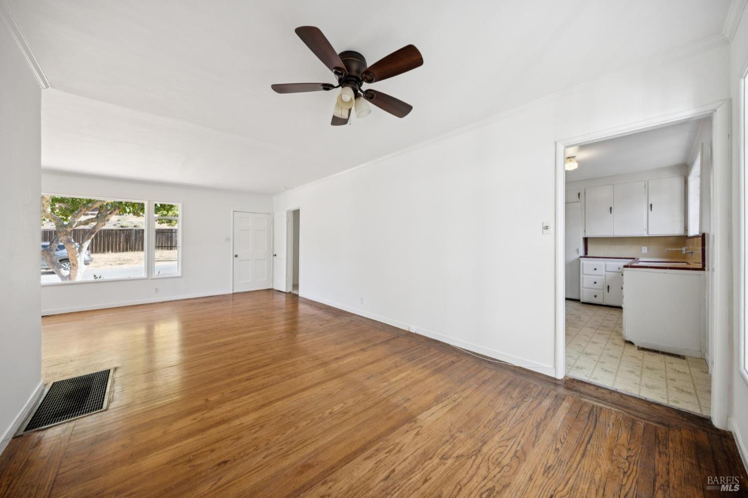 Detail Gallery Image 13 of 40 For 95 the Alameda Unkn, San Anselmo,  CA 94960 - 3 Beds | 2 Baths