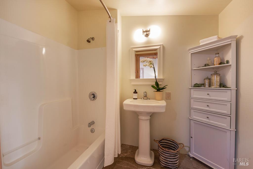Detail Gallery Image 40 of 83 For 5961 Anderson Rd, Forestville,  CA 95436 - 3 Beds | 3 Baths