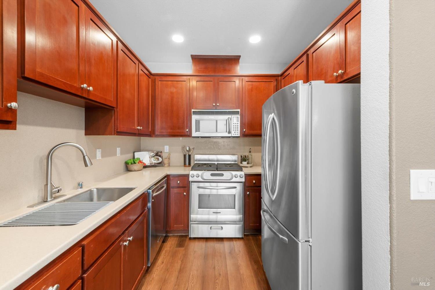 Detail Gallery Image 17 of 54 For 1013 Portofino Ave, Vacaville,  CA 95687 - 3 Beds | 2/1 Baths