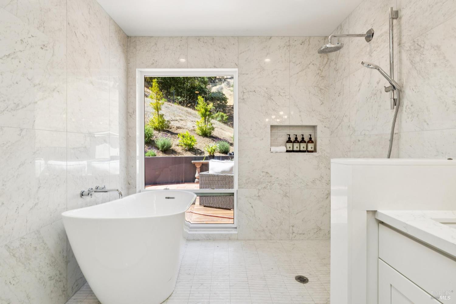 Detail Gallery Image 17 of 29 For 31 Indian Rd, San Rafael,  CA 94903 - 4 Beds | 3 Baths