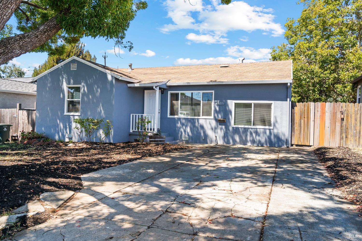 Detail Gallery Image 2 of 32 For 229 Hermosa Ave, Vallejo,  CA 94589 - 3 Beds | 1 Baths